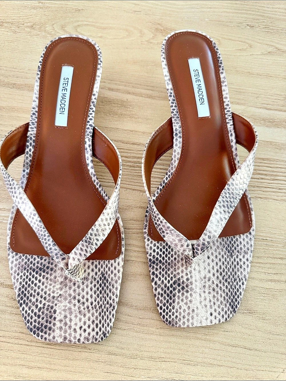 Steve Madden Terry Kitten Heel Flip Flop Sandals Brown & White